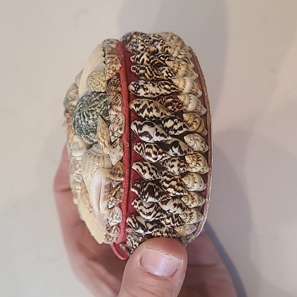 Vintage Shell Box - Picture 2 of 7